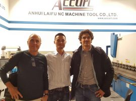 Hungarian Clients Visit Our Exhibition